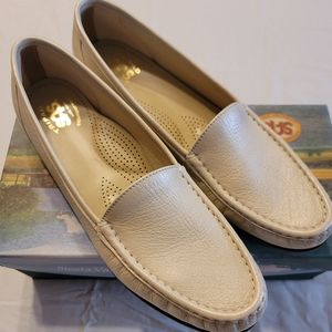 Women's SAS Simplify Slip On Loafers Size 10 S 1550-175 Pearl Bone Brand New NIB